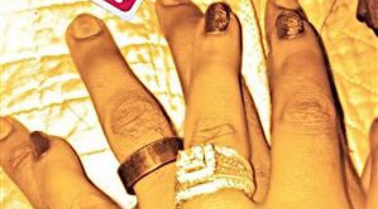 Celebrity παντρεύτηκε τον υιοθετημένο αδελφό της και το ανακοίνωσε μέσω twitter