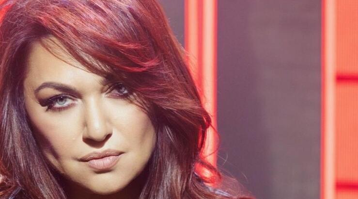 Καίτη Γαρμπή: Φόρεσε δακτυλίδια με φωτογραφίες του συζύγου της, Διονύση Σχοινά και του γιου τους [εικόνα]