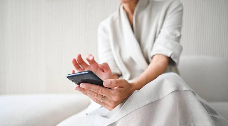 Ο Μπαμπινιώτης ξεκαθαρίζει για τον όρο «influencer» - Αυτή είναι η σωστή ονομασία 