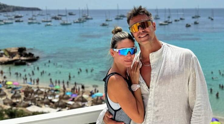 Αθηνά Οικονομάκου: Το φιλί στον Bruno Cerella ανήμερα των γενεθλίων του [βίντεο]