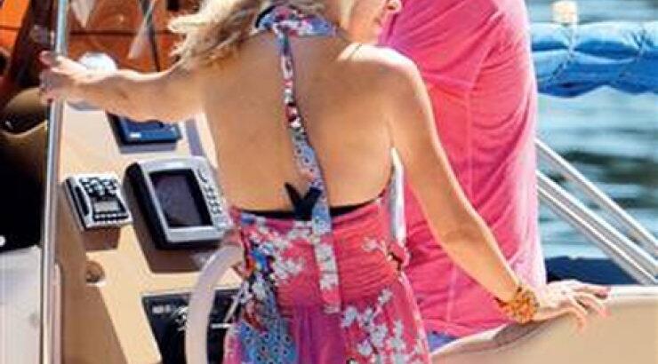 Μενεγάκη-Παντζόπουλος: Διακοπές με το φουσκωτό σκάφος στα νησιά του Αιγαίου!