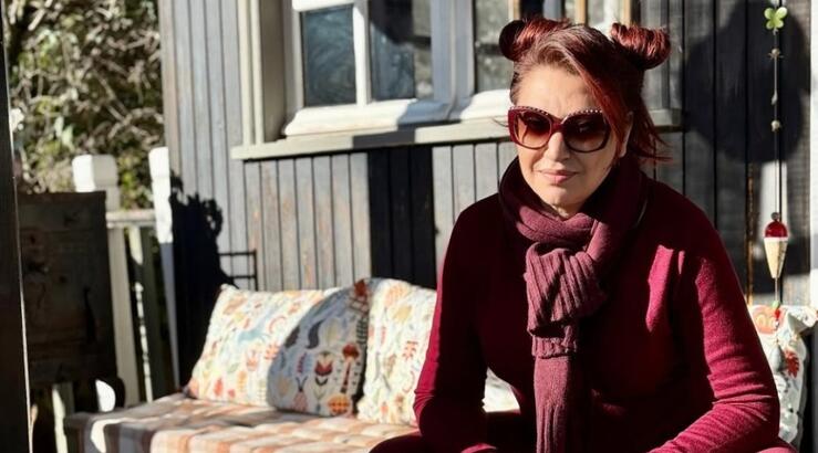 Καίτη Γαρμπή: To κόλπο της για να κρατήσει στολισμένο ολόχρονα το χριστουγεννιάτικο δέντρο [βίντεο]