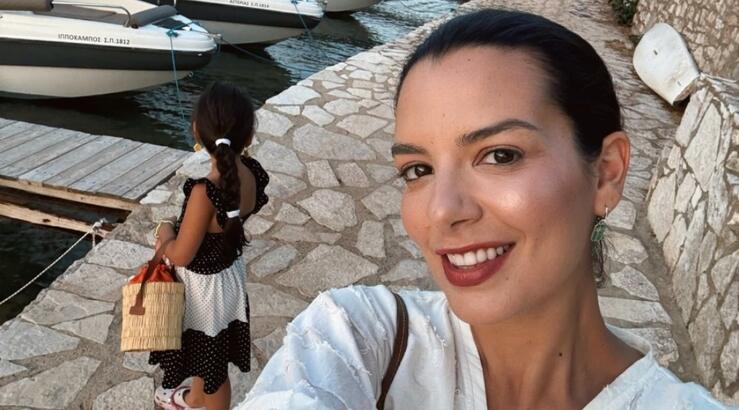 Nικολέττα Ράλλη: Bραδινό μπάνιο με την κόρη της με φόντο την Πανσέληνο [εικόνα]