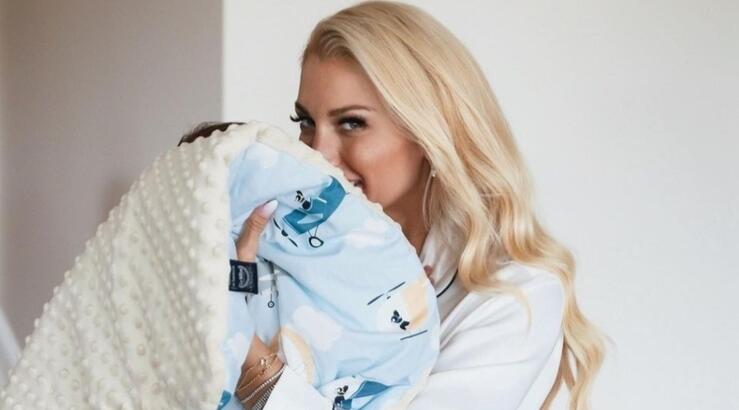 Κωνσταντίνα Σπυροπούλου: Οι λεπτομέρειες από τον δεύτερο τοκετό της - Σε ποιον μοιάζει ο νεογέννητος;