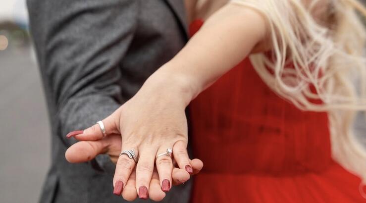 Μας έπιασε στον ύπνο επώνυμη Κύπρια: Είναι σε σχέση και μόλις της έκανε πρόταση γάμου ο σύντροφος της