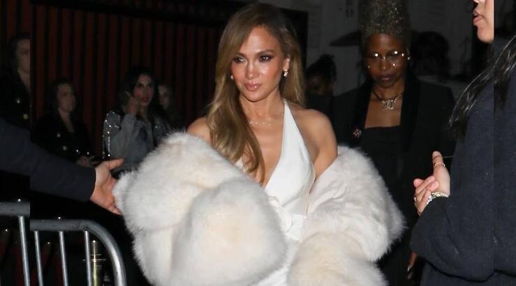Jennifer Lopez: Το ελληνικό brand που επέλεξε για την εμφάνισή της στο after party των Grammys