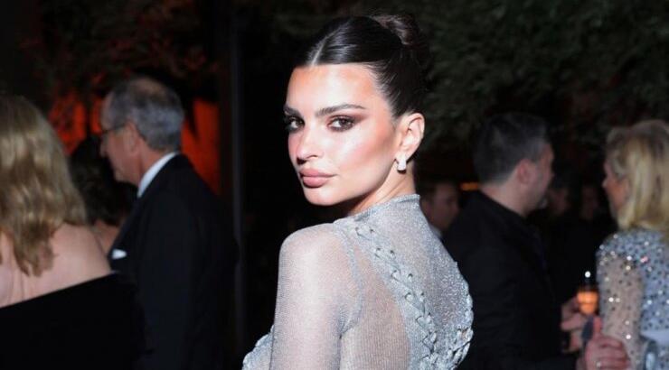Emily Ratajkowski: Το εκκεντρικό nail art της είναι μια από τις hot τάσεις της νέας σεζόν