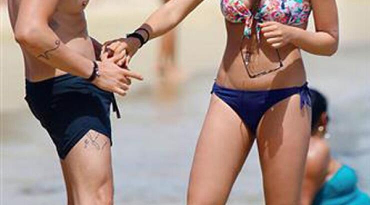 Ο Ηλίας Βρεττός αποκαλύπτει τι έψαχναν με την Φελίσια Λαπάτη στο μαγιό του!