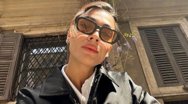 Ήβη Αδάμου: Με την κόρη της, Ανατολή για δουλειά [εικόνα]