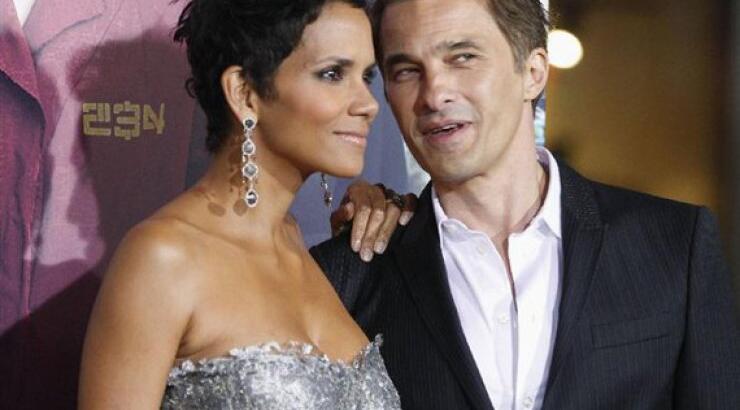 Ξύλο με τους παπαράτσι έπαιξαν Χάλι Μπέρι και Ολιβιέ Μαρτίνεζ [βίντεο]