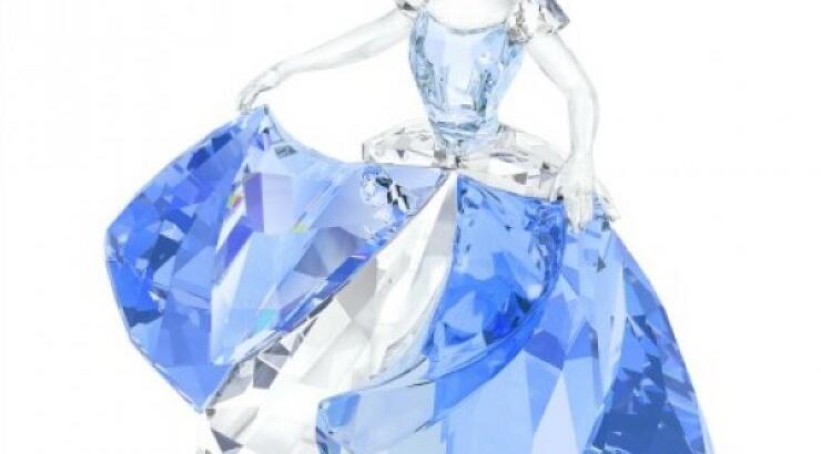 Η νέα "Σταχτοπούτα" της Disney λάμπει με Swarovski!  