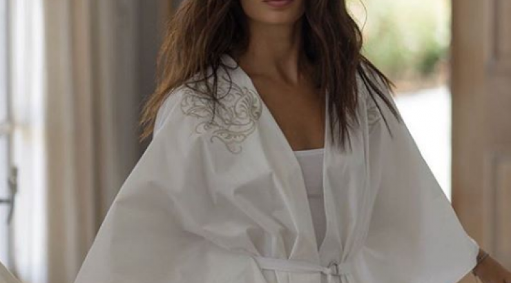 Τόνια Σωτηροπούλου: Ποζάρει με σέξι εσώρουχα στο κρεβάτι!