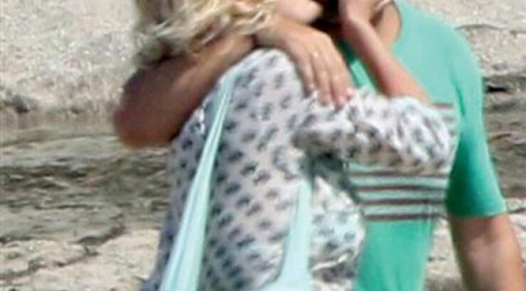 Ελένη Μενεγάκη: Τα "καυτά" φιλιά στον Ματέο! [εικόνες] 