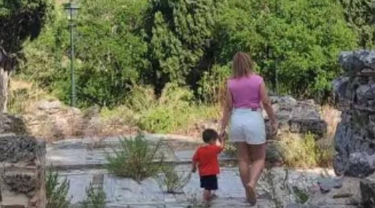 Ελληνίδα τραγουδίστρια αποκαλύπτει: "Φοβόμουν ότι θα πάθω κάτι σοβαρό και το παιδί μου θα μείνει χωρίς μαμά"