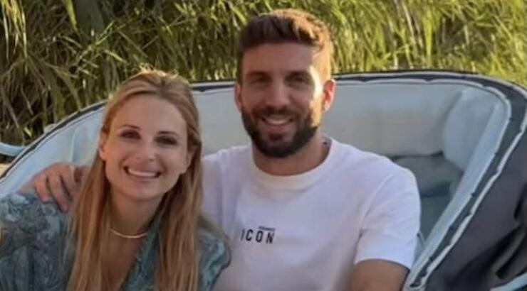 Αριστοτέλους - Εφραίμ: Ποζάρουν αγκαλιά καλεσμένοι σε party στη Λευκωσία