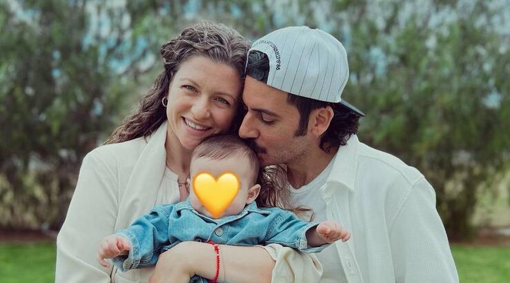 Νίκη Δραγούμη – Βασίλης Χαραλάμπους: Οικογενειακώς στην Άνδρο [εικόνες]