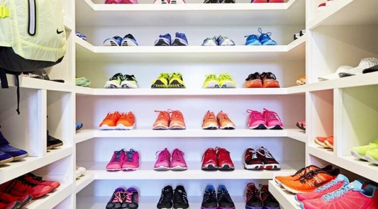 Η ντουλάπα με τα αθλητικά της Khloe Kardashian ξεπερνά κάθε φαντασία [Εικόνες]