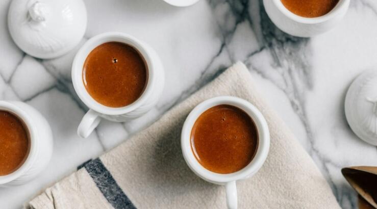 6 ζεστά ροφήματα που είναι ιδανικά για τις κρύες μέρες και νύχτες του χειμώνα