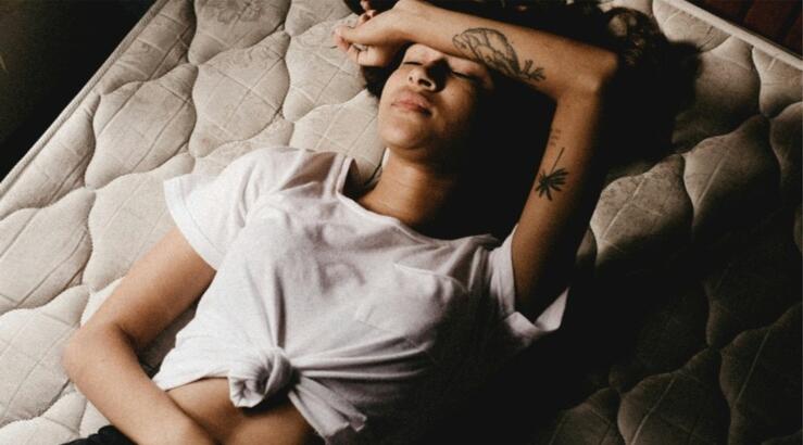 5 λόγοι που είστε τόσο κουρασμένες 3 ημέρες πριν την περίοδο σας