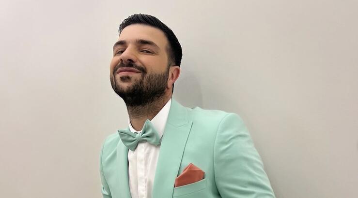 Xάρης Παπαθεοχάρους: Με ποιον πασίγνωστο παρουσιαστή τον μπέρδεψαν σε παιδική του φωτογραφία