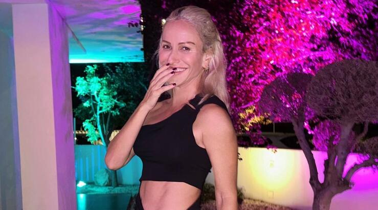 Έμιλυ Γιολίτη: To summer hairstyle που δείχνει υπέροχο σε μεσαίου μήκους μαλλιά