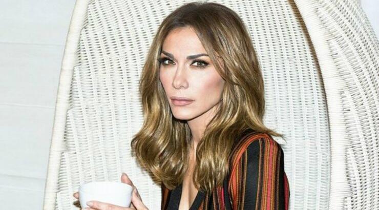 Δέσποινα Βανδή: Ντυμένη το ίδιο με την κόρη της Μέλινα σε θεατρική παράσταση