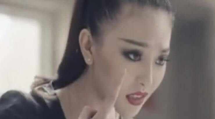 Πώς να κάνετε το τέλειο μακιγιάζ σε μόλις 10 δευτερόλεπτα! [βίντεο]