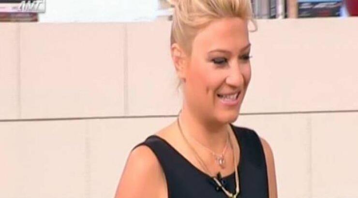 Απίστευτο! Η Φαίη Σκορδά με θεόστενο μίνι φόρεμα δύο μήνες μετά τη γέννα!