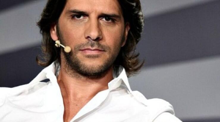 Πώς είναι σήμερα ο άλλοτε sexy κριτής του «Super Idol» Κωνσταντής Σπυρόπουλος;