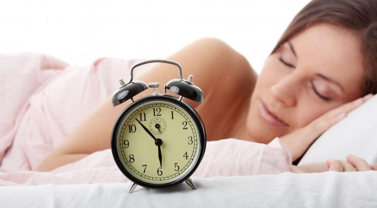 Το αυστηρό ωράριο ύπνου διευκολύνει το αδυνάτισμα 