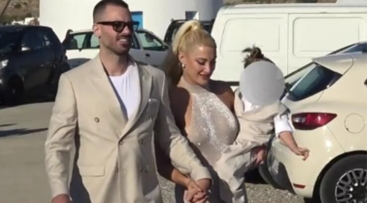 Ιωάννα Τούνη: Η πρώτη επίσημη εμφάνιση με τον σύντροφό της - Χέρι - χέρι στη Μύκονο [βίντεο]