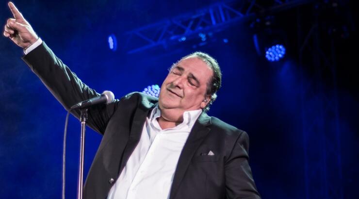 Καρράς: Η συγκινητική αποκάλυψη για το μοιρολόι που τραγούδησαν στον τάφο του στο ετήσιο μνημόσυνο