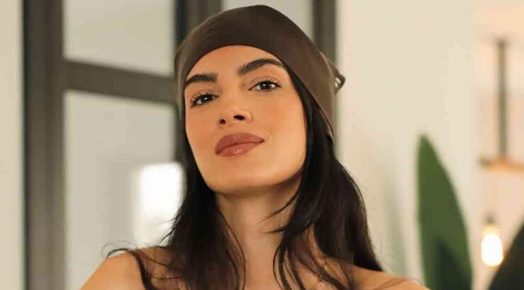 Η Άντρεα Κυριάκου απογειώνει το total jean look