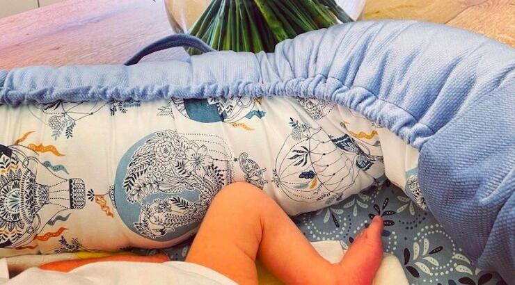 Η πιο γλυκιά εικόνα της επώνυμης Κύπριας στην πρώτη βόλτα της με τον 3 εβδομάδων γιο της [εικόνα]