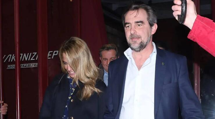 Νικόλαος Ντε Γκρες – Χρυσή Βαρδινογιάννη: Πιασμένοι χέρι – χέρι στο pre – wedding πάρτι 