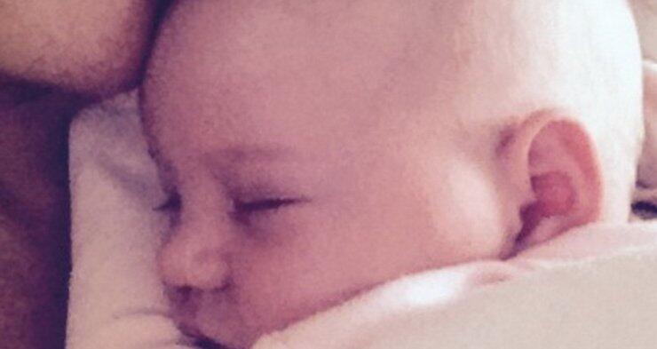 Η πασίγνωστη Ελληνίδα ηθοποιός μας "συστήνει" τη νεογέννητη κορούλα της 