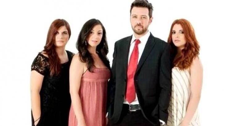 Σκληρή κριτική για το "Βαλς με 12 Θεούς" στην Ελλάδα