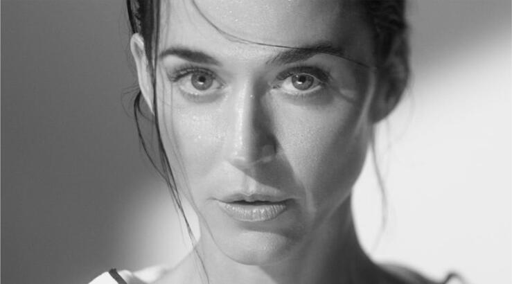 Η Katy Perry πρωταγωνιστεί στη νέα καμπάνια του οίκου Balenciaga