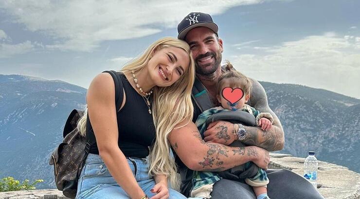 Τούνη: Ο Αλεξάνδρου αγόρασε αληθινό φίδι στον γιο τους και την πήρε βιντεοκλήση [εικόνα]