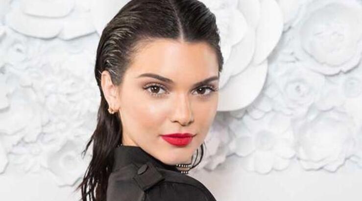 Summer hairstyle: 4 απλά βήματα για να πετύχεις το wet hair look