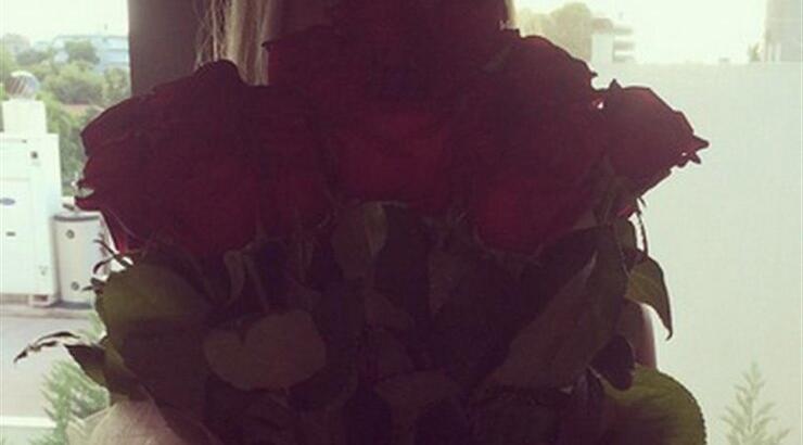 Φαίη Σκορδά: Ποιος της έστειλε τα κατακόκκινα τριαντάφυλλα