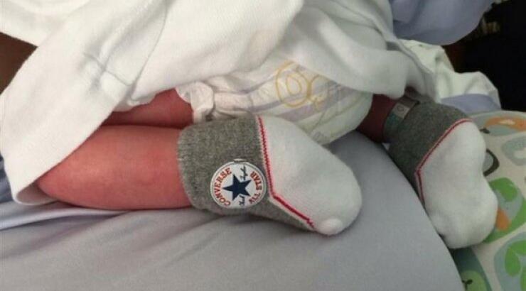 Η πρώτη φωτογραφία από το νεογέννητο γνωστής Ελληνίδας μέσα από το μαιευτήριο