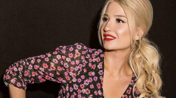 Επώνυμη Ελληνίδα για τη Φαίη Σκορδά: “Γυρνάω το κεφάλι όταν τη βλέπω” [βίντεο]