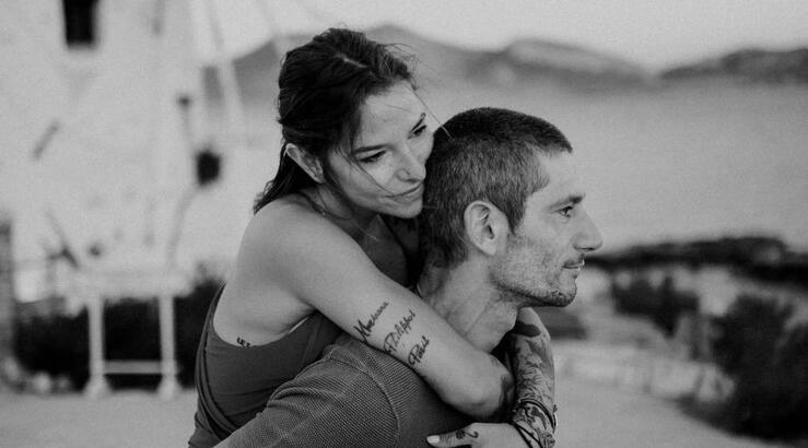 Έγκυος η Εριέττα Κούρκουλου – Οι εικόνες με φουσκωμένη κοιλίτσα 