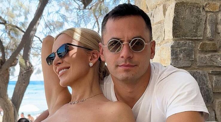 Κατερίνα Καινούργιου: Η φωτογραφία με τον σύντροφό της που έχει φόντο στο κινητό της