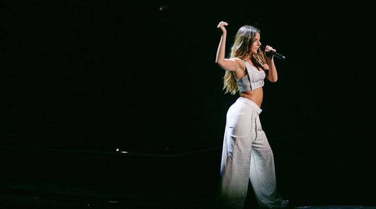 Silia Kapsis: Οι λεπτομέρειες του outfit by Stelios Koudounaris στη σκηνή της Eurovision [βίντεο]