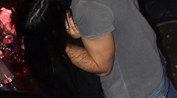 Οι αγκαλιές και τα καυτά φιλιά του πιο πολυσυζητημένου κοριτσιού της Ελλάδας με το σύντροφό της