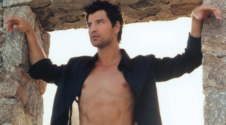 Σάκης Ρουβάς: Η πρωτότυπη selfie μέσα στο αεροπλάνο! [εικόνα]