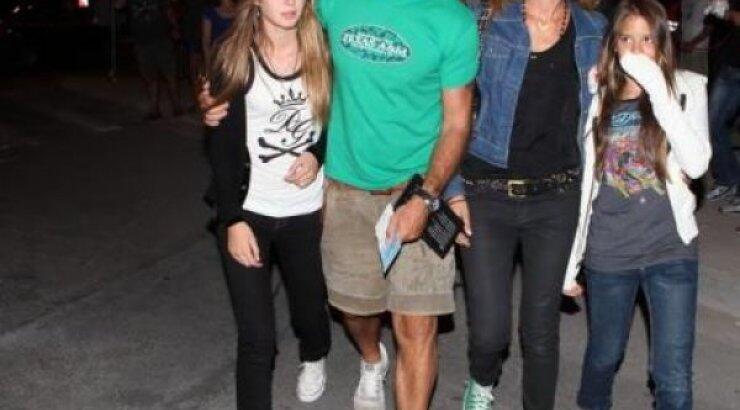  Σωστός gentleman: Ο γιος του Κωστόπουλου και της Μπαλατσινού μεγάλωσε και έγινε κούκλος [φωτό] 