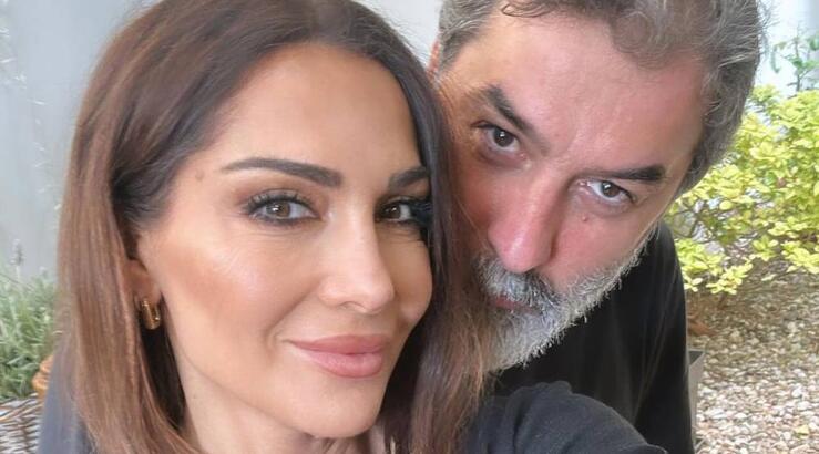 Βασίλης Μπισμπίκης: Ποζάρει χωρίς μπλούζα με τη Δέσποινα Βανδή στις διακοπές τους στην Κρήτη